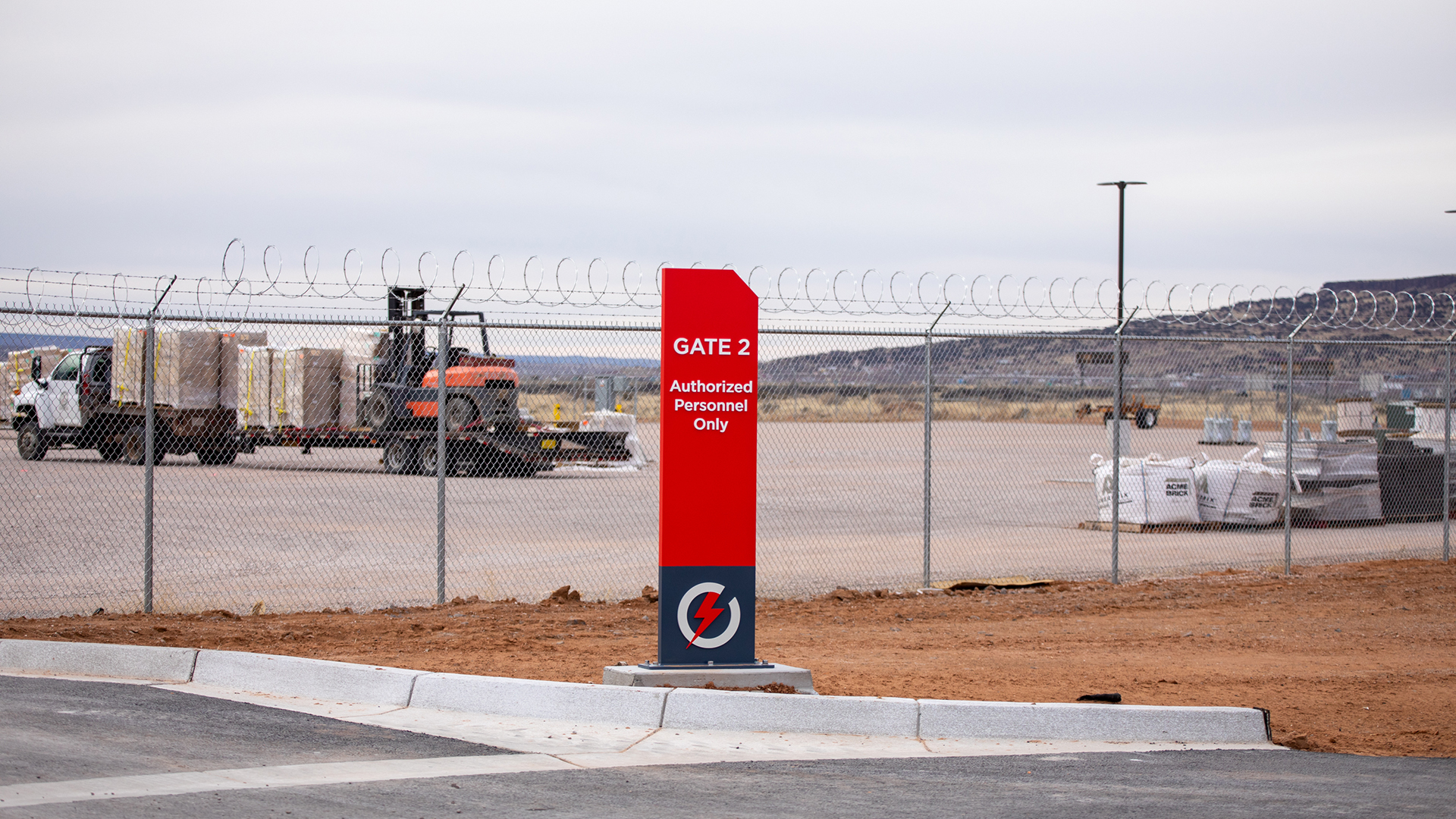 freestanding monolith wayfinding sign for exterior navigation