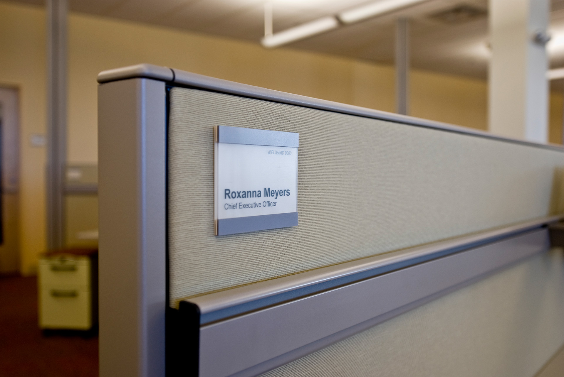 Workstation cubicle sign with changeable name insert