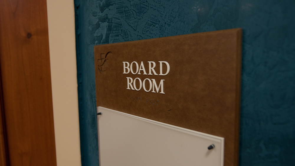 Updateable ADA conference room identification sign with tactile lettering and braille