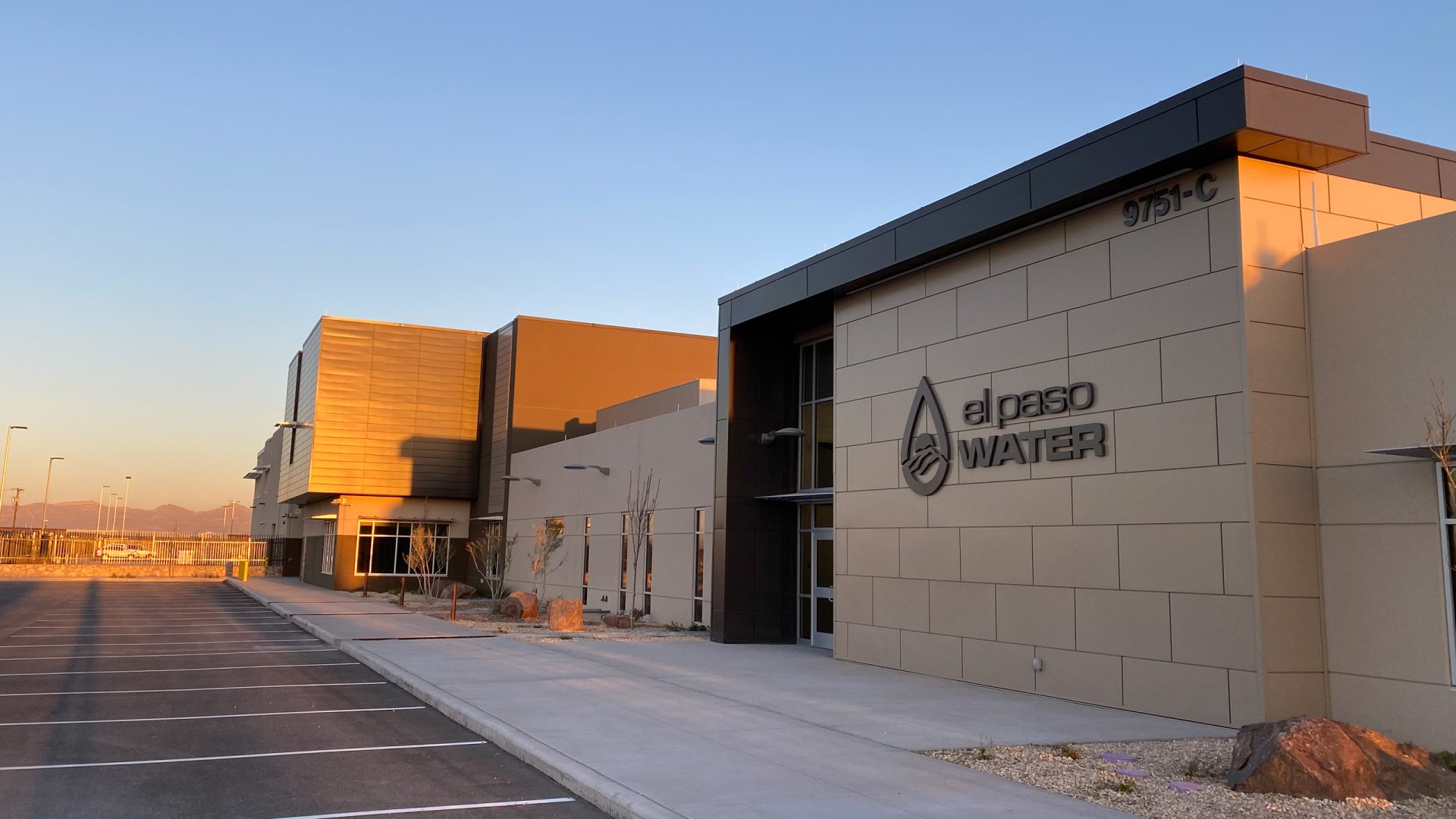 El Paso Water exterior building identification with fabricated aluminum logo and dimensional letters in El Paso Texas